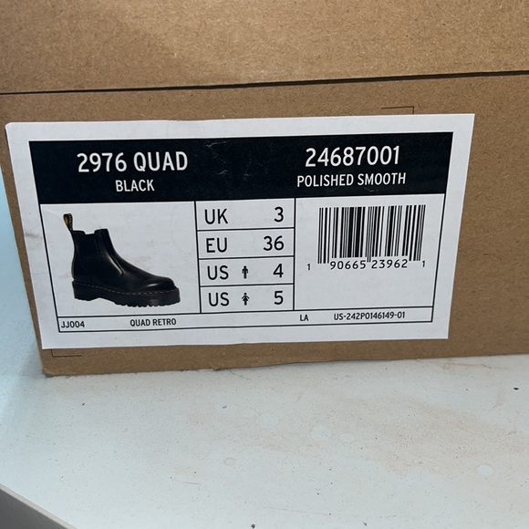 DR. MARTENS SMOOTH LEATHER PLATFORM CHELSEA BOOTS - Picture 11 of 12